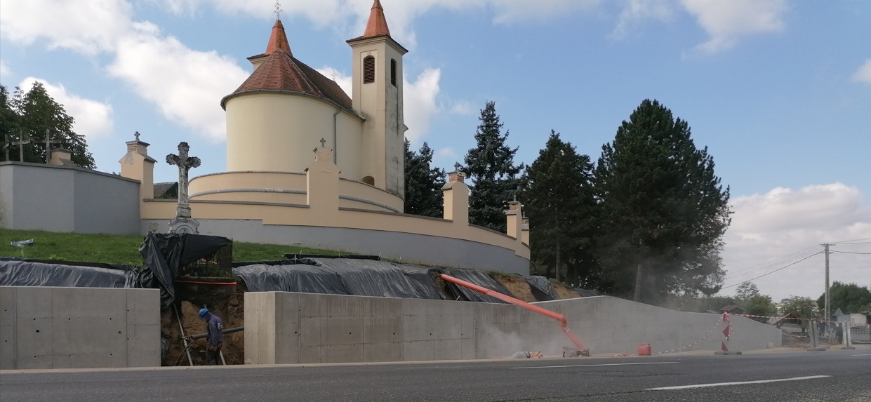 Támfalak, műtárgyak